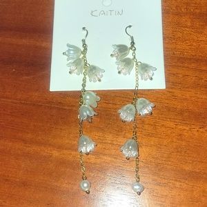 free item with purchase! Flower earrings